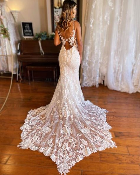 Long Sleeve Lace Backless Wedding Dress, Train Fabric, Wedding Dress Necklace, Country Western Wedding, Dresses With Appliques, Lace Applique Wedding Dress, Bohemian Wedding Dress Lace, Professional Dress, Perfect Dresses