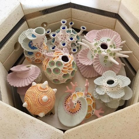 Art Inspiration Sculpture, Ceramics Ideas Sculpture, Porcelain Ceramics Pottery, Ceramic Handmade Ideas, Clay Ideas Decor, Ceramic Texture Ideas, Ceramic Texture Pattern, Clay Ceramics Ideas, Fun Pottery Ideas