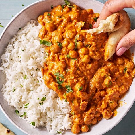 Butter Chickpeas, Seasoned Chickpeas, Indian Vegan, Easy Cheap Dinners, Cooking Jasmine Rice, Cooking Tomatoes, Potato Curry, Chickpea Recipes, Canned Chickpeas