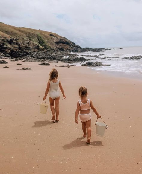 Kids At The Beach Aesthetic, Fun With Kids Aesthetic, Summer With Kids Aesthetic, Beach Life Family, Family Beach Trip Aesthetic, Summer Kids Aesthetic, Family Beach Day Aesthetic, Beach Tips With Kids, Kids Playing Aesthetic