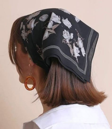 70s Short Hairstyles, Bandana Hairstyles For Long Hair, Bandana Fashion, Vintage Style 70s, Vintage Bandana, Bandana Hairstyles, Hairstyles For Long Hair, Diy Accessories, Looks Vintage