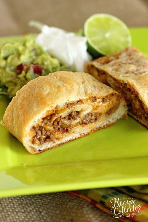 Mexican Stromboli Recipe, Ground Beef Pizza Dough, Cheesy Stuffed Taco Bread, Taco Stromboli Recipe, Taco Calzone Recipe, Ground Beef Calzone Recipe, Refrigerated Pizza Dough Recipes, Calzones With Pizza Dough Pillsbury, Taco Stromboli