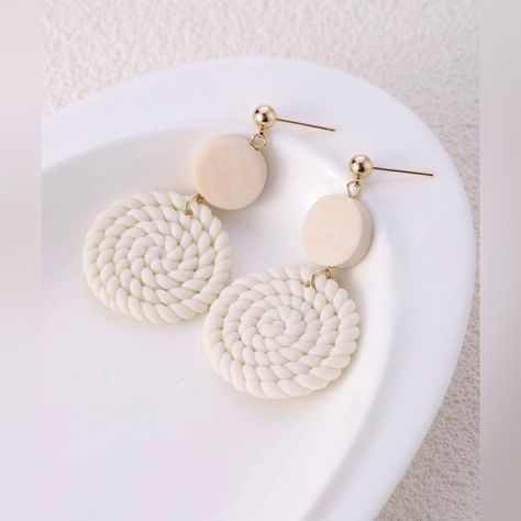 Polymer Clay Flower Jewelry, Diy Earrings Polymer Clay, Wedding Studs, Handmade Clay Jewelry, Precious Metal Clay, Polymer Clay Flowers, Summer Earring, Watches Women Fashion, Round Earrings