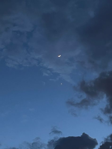 Blue Sleepy Aesthetic, Aesthetic Night Sky, Night Sky Clouds, Night Clouds, Blue Sky Clouds, Clouds Photography, Blue Clouds, Moon Stars, Sky And Clouds