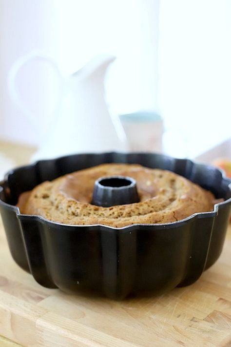 Applesauce Bundt Cake Easy, Apple Cake Made With Applesauce, Cakes Made With Applesauce, Cakes With Applesauce, Applesauce Bundt Cake Recipes Easy, Cake Using Applesauce, Apple Cake With Applesauce, Amish Applesauce Cake, Moist Applesauce Cake