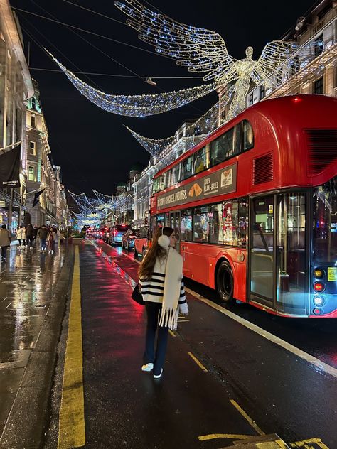 London Outfit Aesthetic Winter, London Instagram Pictures Christmas, London Life Aesthetic Winter, London Cristhmas Aesthetic, London Christmas Photo Ideas, London Pictures Ideas Winter, Christmas In London Outfits, London Aesthetic Christmas, London Christmas Outfit