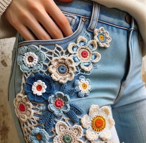 Crochet Jeans Patch, Denim Diy Clothes, Colorful Wardrobe, Lace Jeans, Clothes Embroidery Diy, Denim Crafts Diy, Simple Hand Embroidery Patterns, Embellished Denim Jacket, Blue Jeans Crafts