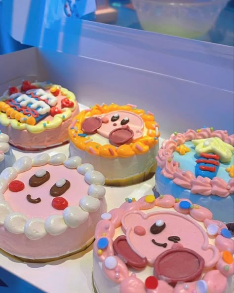 Kirby Food, Kirby Party, Ring Dunk, Mini Pastelitos, Pastel Cupcakes, Funny Birthday Cakes, Cake Boxes, Mini Cakes Birthday, Kirby Art