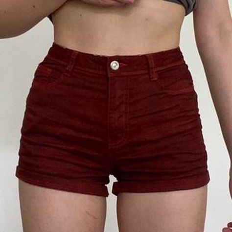 Toh Cosplays, My Hero Academia Style, Maroon Jeans, Short Pants Outfit, Maroon Shorts, Concert Outfit Inspo, Burgundy Jeans, Burgundy Shorts, Academia Style