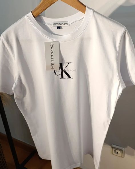 CK T-SHIRT PREMİUM Ck Tshirt, Calvin Klein Clothing, Calvin Klein Outfits, Clothes Cc, White Tshirt, Luxury Lifestyle, Classy Outfits, Calvin Klein, Lifestyle