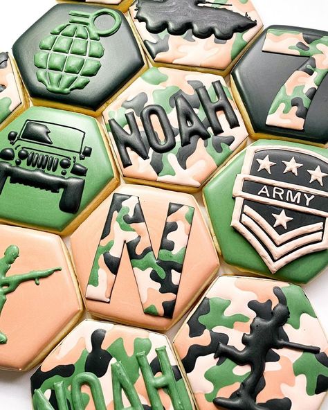 Camo Bday Party Ideas, Army Birthday Theme, Army Birthday Cupcakes, Army Royal Icing Cookies, Army Decorated Cookies, Army Desserts, Army Biscuits, Military Themed Birthday Party, Army Cookies