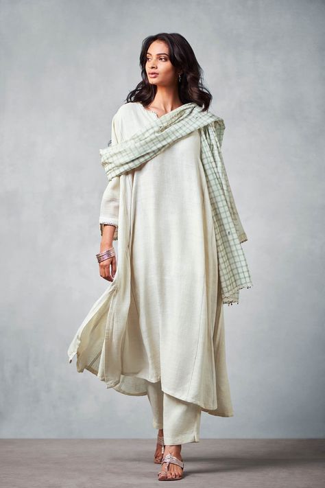 Good Earth Suits, Good Earth Kurta, Good Earth Clothing, India Outfits, Asian Bridal Dresses, Simple Kurta Designs, Good Earth, Designer Kurti Patterns, Fashion Indian