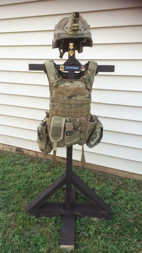 Gear stand Gear Stand, Diy Construction, Homemade Facials, Tactical Equipment, Equipment Storage, Diy Stuff, Tactical Gear, Game Room, Camouflage