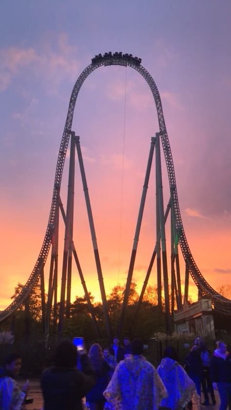 Roller Coasters At Night, Roller Coasters Aesthetic, Rollar Coasters Aesthetic, Thorpe Park Aesthetic, Rollercoaster Wallpaper, Rollar Coster, Rollercoaster Illustration, Roller Coaster Aesthetic, Rollercoaster Aesthetic