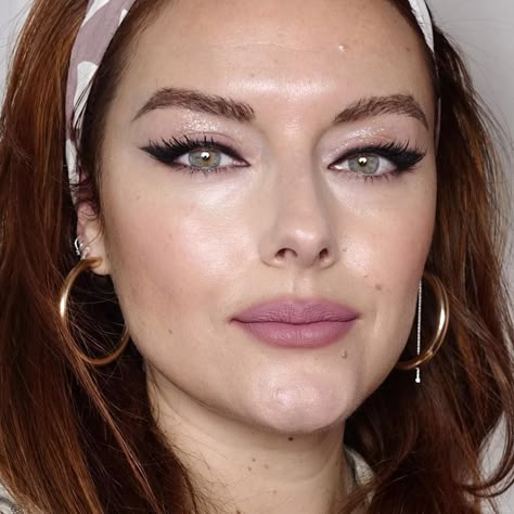 Katie Hughes Makeup, Glow Makeup Look, Katie Jane Hughes, Makeup Masterclass, Shimmer Eyeshadow Palette, Glow Primer, Best Makeup Tips, Beauty Make-up, Hooded Eye Makeup