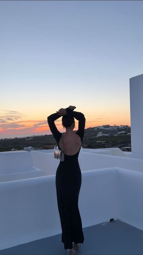 Backless Dress Black Women, Backless Dress Pose, Black Long Dress Elegant, Black Dress Backless, Backless Outfits, Backless Dress Black, Dress Pics, Romanticising Life, Dump Ideas