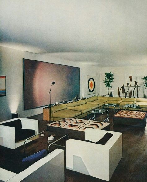 The New York apartment of painter Kenneth Noland Photographer: Horst P. Horst 1972 Photo via @collectorwalls instagram 70s Interior Design, 80s Interior Design, Horst P Horst, Kenneth Noland, 80s Interior, 70s Interior, Retro Interior Design, Archi Design, 70s Decor