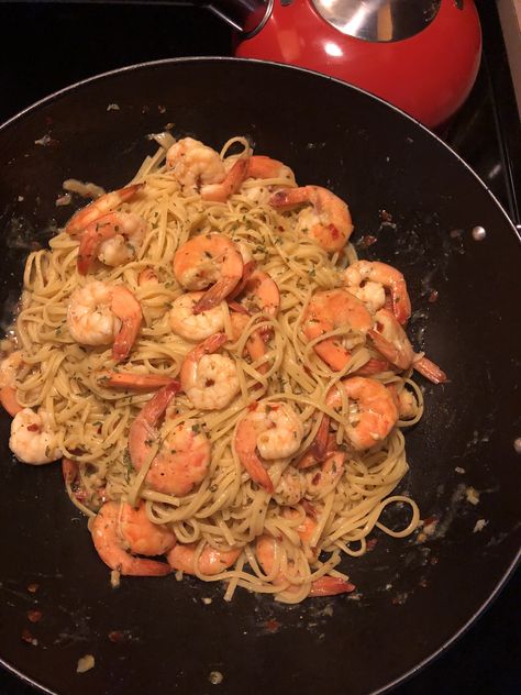 Shrimp Scampi Shrimp Scampi, Yummy Comfort Food, Food Goals, Savoury Food, Homemade Recipes, Spaghetti, Comfort Food, Chicken, Snacks