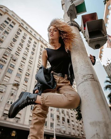 Street Fashion Shoot, Outdoor Fashion Photography, City Fashion Photography, Street Photography Model, Urban Photography Portrait, Street Fashion Photoshoot, Street Photography Portrait, Photographie Portrait Inspiration, Outdoor Photoshoot