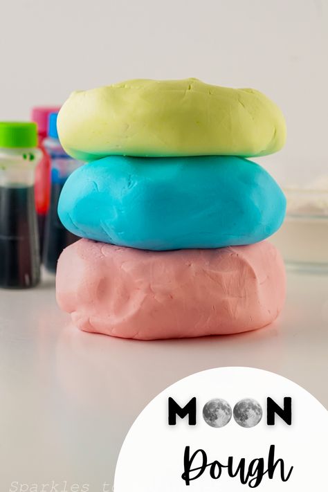 Moon Dust Recipe, Moon Dough Without Conditioner, Fun Crafts At Home, Salt Crafts For Kids, Moon Dough Recipe Flour, Moon Food Ideas, How To Make Moon Dough, Home Summer Camp Ideas, Space Dough