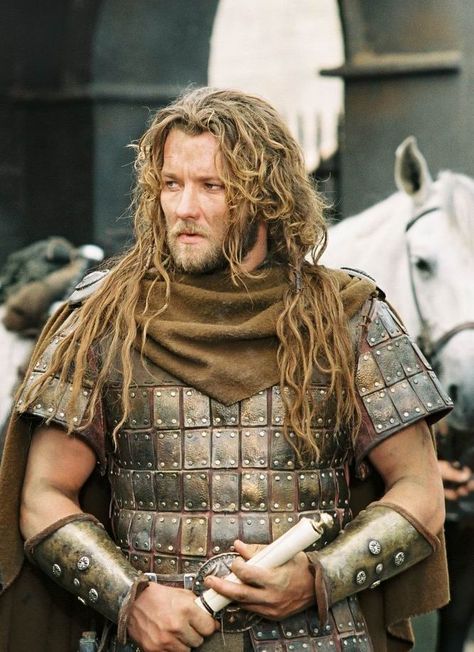 Gawain played by Joel Edgerton in 2004's King Arthur. So Beautiful. King Arthur Movie, Rei Arthur, Roi Arthur, Joel Edgerton, Arthurian Legend, Movie Images, Rotten Tomatoes, Fantasy Story, King Arthur