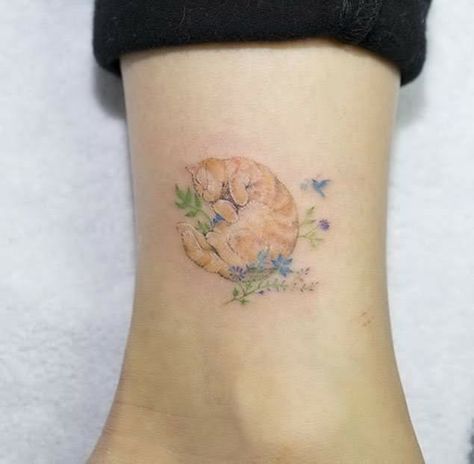 Ginger Cat Tattoo, Tattoo Cat Ideas, Cat Tatoos, Tiny Cat Tattoo, Animal Tattoos For Women, Tiny Bird Tattoos, Tattoo Ankle, Tattoo Tiny, Tier Tattoo