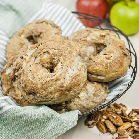 Apple Bagel Recipe, Bagel Flavor Ideas, Apple Bagels, Bagel Flavors, Bagel Board, Bagel Recipes, Cinnamon Raisin Bagel, Sourdough Bagels, Sweet Apples