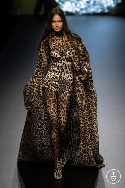 Animal Couture Fashion, Animal Print Fashion Runway, Leopard Print Runway, Jaguar Print Outfit, Leopard Runway, Animal Print Outfits Aesthetic, Animal Print Runway, Dancehall Fashion, Cheetah Print Outfit