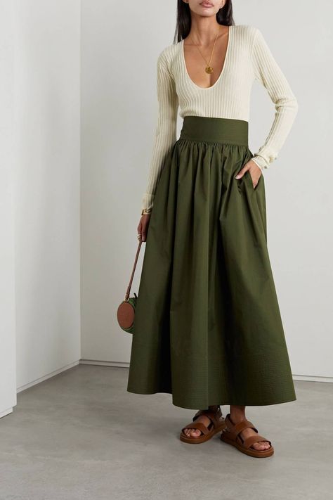 6 Outfit Ideas to Emulate the South of France | Who What Wear UK Green Skirt Outfits, Green Maxi Skirt, Poplin Skirt, 2022 Style, Maxi Skirt Outfits, Style Goals, The South Of France, Green Outfit, Skirt Outfit