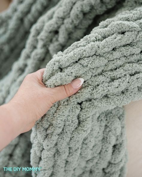 How to Knit a Chunky Blanket for Beginners: No Needles Required! | The DIY Mommy Knit A Chunky Blanket, Chunky Blanket Diy, Chunky Knit Blanket Pattern, Braid Blanket, Chunky Yarn Blanket, Fleece Crafts, Chunky Crochet Blanket Pattern, Diy Knit Blanket, Diy Mommy