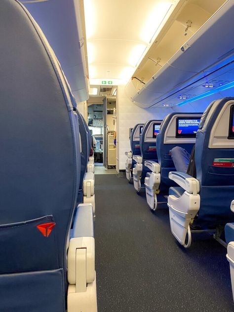 Business Class vs First Class: What's the Difference? Delta First Class Domestic, Supw Project, Delta Air Lines, On The Plane, Air Lines, Delta Airlines, Cabin Design, Business Class, Travel Gear