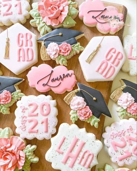 20 Floral Graduation Party Ideas - Lady Celebrations Wild Flower Theme Graduation Party, Floral Themed Graduation Party, Whimsical Graduation Party, Wildflower Graduation Party Ideas, Floral Graduation Party Decorations, Flower Theme Graduation Party, Grad Party Inspo Pink, Garden Party Grad Party, Girly Graduation Party Ideas