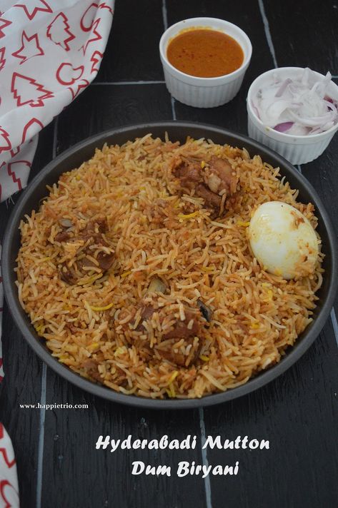 Mutton Briyani Receipes, Arab Bread, Briyani Mutton, Indian Biriyani, Kolkata Biryani, Mutton Dum Biryani, Mutton Biriyani, Dum Biryani Recipe, Hyderabadi Biryani