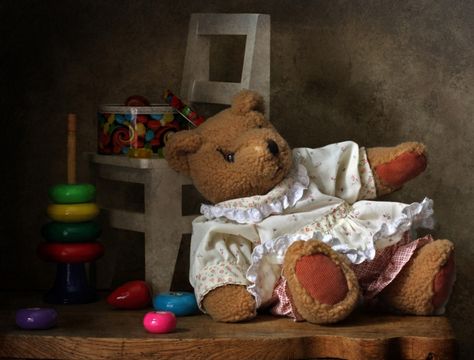 Still Life photo Childhood Objects Photography, Toys Photography Ideas Photo Shoots, Teddy Bear Still Life, Toys Still Life, Retro Still Life, Childhood Photography, Art Assignments, Object Photography, Still Life Photos