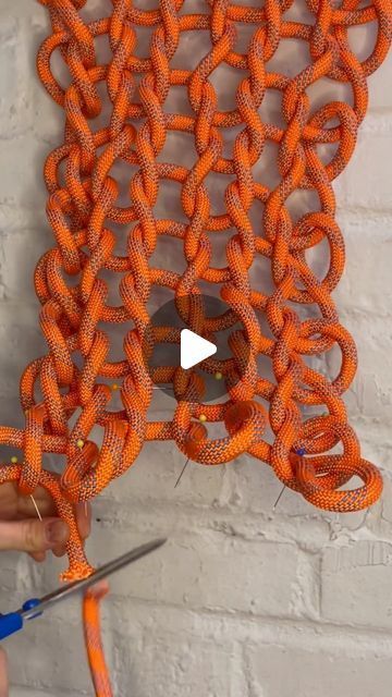 Climbing Rope Bag, Paracord Weaves, Rope Crochet, Chunky Accessories, Rope Diy, Weaving Rug, My Bags, Crochet Rope, Climbing Rope