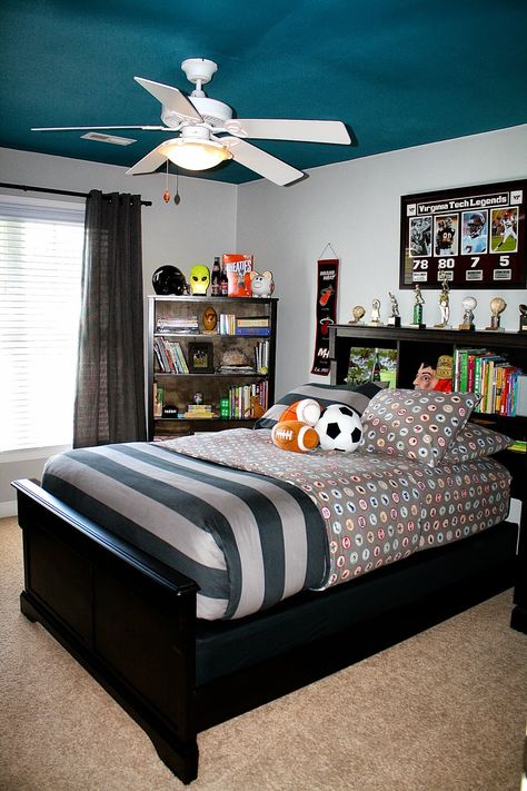 Bolling With 5: Tyson's NFL - College Football - Preteen Bedroom Preteen Boys Bedroom, Preteen Bedroom, Boys Bedroom Ideas, Teenager Bedroom Boy, Teenage Boy Room, Sport Bedroom, Boy Bedroom Design, Teen Boy Bedroom, Bedroom Deco