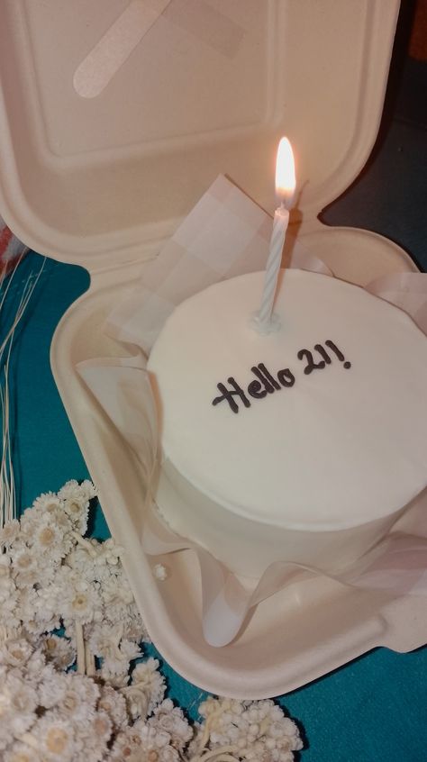 Birthday Cake 21 Aesthetic, 21st Birthday Story Instagram, Hello 21 Birthday Wallpaper, Hello 21 Birthday Cake, Cake Ideas For 21st Birthday, Turning 21 Aesthetic, Birthday Cake 21st Birthday Cake, Birthday 21 Aesthetic, 21 Cake Ideas 21st Birthday