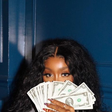 Sza_htownteam on Instagram: "🍝💸🍷" Aesthetic Celebrity Wallpaper, Sza Instagram, Singer Wallpaper, Sza Singer, Playlist Covers Photos, Celebrity Selfies, I Love Being Black, Normal Girl, Celebrity Wallpapers