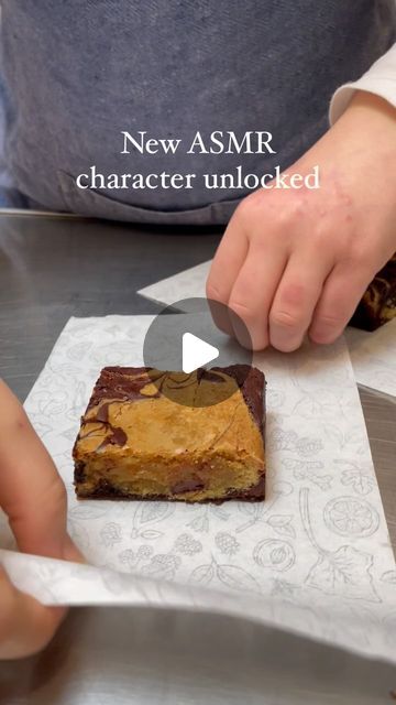 EK BAKERY on Instagram: "New ASMR character unlocked 🔓" How To Wrap A Cake For A Gift, How To Wrap Cakes For Gifts, How To Wrap Brownies As A Gift, Wrapping Brownies, Brownie Wrapping Ideas, Cake Wrapping Ideas Packaging, Brownie Wrapping, Brownie Gift Packaging, Brownies Packaging Ideas Boxes