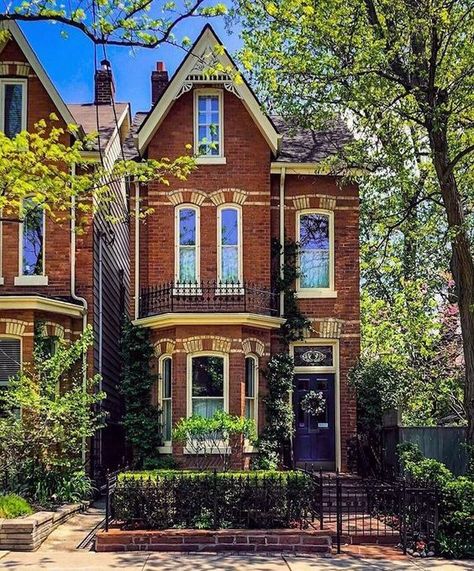 Town House Aesthetic, Toronto Townhouse, Townhouse Aesthetic, Downtown House, Life In The Countryside, Modern Log Cabins, Toronto Houses, Townhouse Exterior, Town Homes