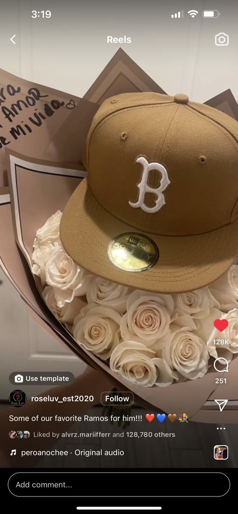 Fitted Hats For Boyfriend, Gifts Bouquet, Fall Acrylic, Surprise Boyfriend, Luxury Flower Bouquets, Husband Gifts, Fall Acrylic Nails, Gift Bouquet