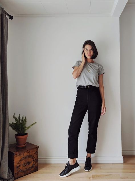 10 outfits to try with sneakers this fall - PetraAlexandra Blog Chinos And Sneakers Women Outfit, White Sneakers Black Outfit, Work Outfit With Black Sneakers, Work Sneaker Outfit, Outfits With Black Sneakers Women, Black Leather Sneakers Womens Outfit, Dressing Up Sneakers Outfit, How To Wear Black Sneakers, All Black Sneakers Women Outfit