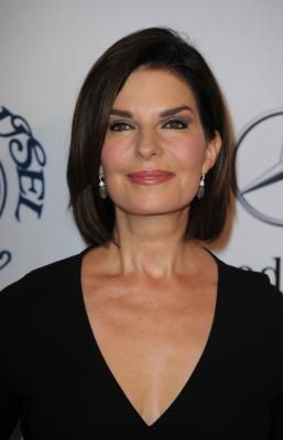 Sela Ward, Smart Hairstyles, Best Hairstyles For Women, Over 60 Hairstyles, Layered Cut, Chin Length Hair, Hairstyles For Women Over 50, Mom Hairstyles, Hairstyles Over 50