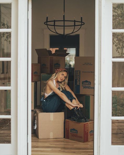 KYLIE KATICH on Instagram: “WE ARE MOVING!!!!!!!!! 📦 WE BOUGHT A HOME!!!!!!!! 🏡 . Remember that house I was heartbroken over loosing when they didn’t accept our offer?…” First Home Pictures Single, Creative Photoshoots At Home, New House Instagram Pictures, First Home Photoshoot Single, Moving Photos Aesthetic, Moving Out Photoshoot, Bought A House Photoshoot, New Home Owners Pictures Photo Shoot, New Home Photo Session