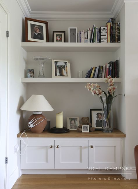 Living room library Noel Dempsey Alcove Ideas Living Room, Victorian Living Room, Bookcase Decor, Cosy Living Room, Living Room Shelves, Room Shelves, Estantes Flotantes, In The Corner, Living Room Cabinets