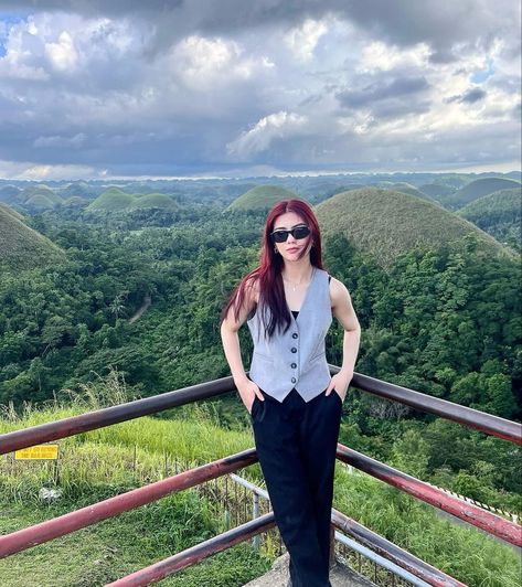 bini mikha Red Hair Video, Red Hair Pictures, Kylie Padilla, Volleyball Inspiration, Wonder Woman Logo, Pretty Brunette, Best Friends Aesthetic, Cute Friend Photos, Cute Simple Wallpapers