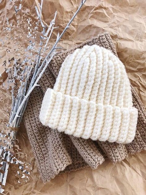 Winter Cap Design, Cap Knitting Design, Diy Trendy Clothes, Diy Winter Hat, Beanie Hat Crochet Pattern, Chunky Crochet Hat, Easy Crochet Hat, Crochet Heart Pattern, Free Crochet Bag