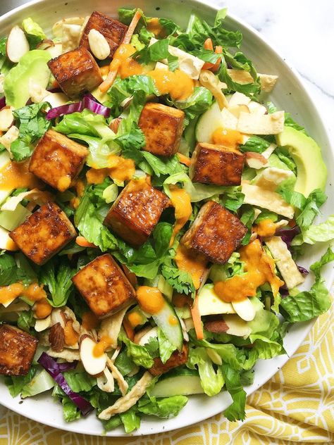 Tofu Salad Recipes, Aesthetic Salad, Tofu Recipes Healthy, Sesame Tofu, Salad Inspiration, Bbq Tofu, Healthy Delicious Recipes, Tofu Salad, Baked Tofu