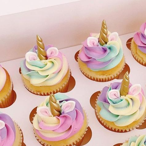 Deni on Instagram: "Unicorn babes 🥹🦄 . . . . . . #cupcakes #unicorncupcakes #unicorncake#unicorntheme #unicornparty #kidscakes #swissmeringuebuttercream #cupcakes#goldcoastcakes" Unicorn Inspired Cupcakes, Unicorn Desserts Easy, Unicorn Mini Cupcakes, Pink Unicorn Cupcakes, Cute Cupcakes For Kids, Unicorn Cupcakes Ideas, Cupcakes Girls Birthday, Kids Cupcake Decorating, Easy Unicorn Cupcakes