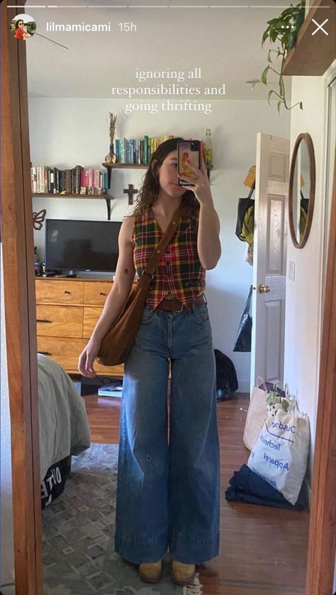 Cute Jean Outfits Aesthetic, Artsy Classy Outfits, Pattern Vest Outfit, Cute Fits Mid Size, 2024 Outfit Inspo Women, 70s Mom Outfit, 79s Outfits, Black Trousers Outfit Spring, Patterned Vest Outfit